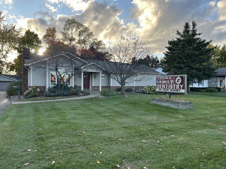 Primary Photo Of 950 S Lapeer Rd, Oxford Office For Sale