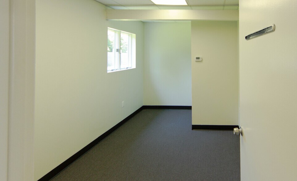 More Photos Of 1589 Reed Rd, Pennington Warehouse For Lease