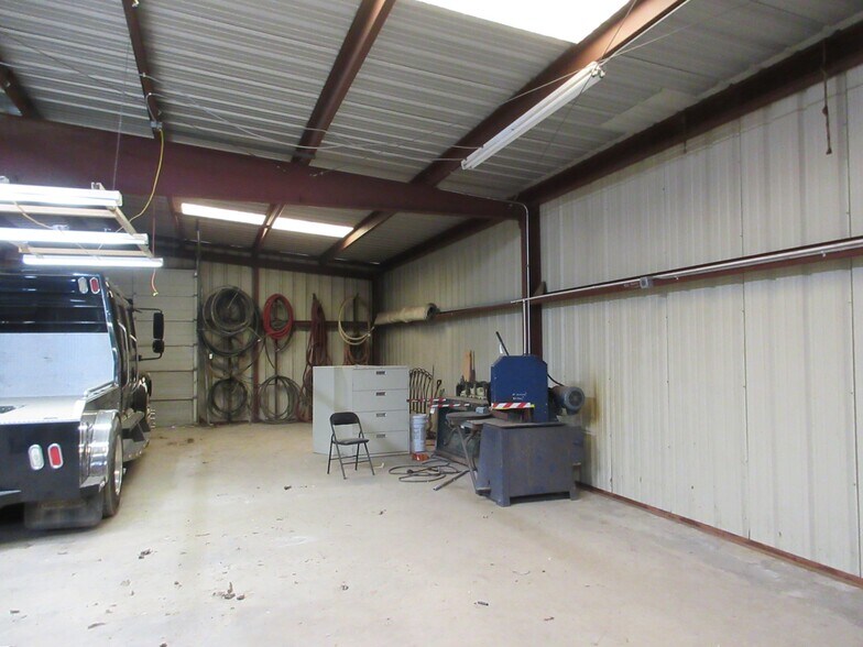 More Photos Of 224 E Cottage St, Sherman Warehouse For Sale