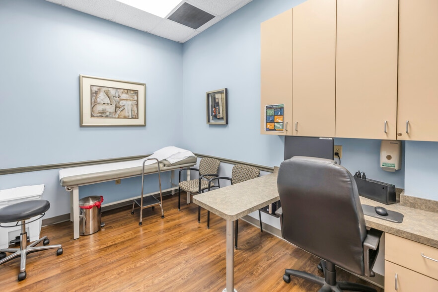 More Photos Of 6322-6326 Gunn Hwy, Tampa Medical For Sale