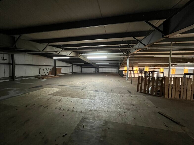 More Photos Of 131 W Duval St, Lake City Storefront Retail Office For Lease