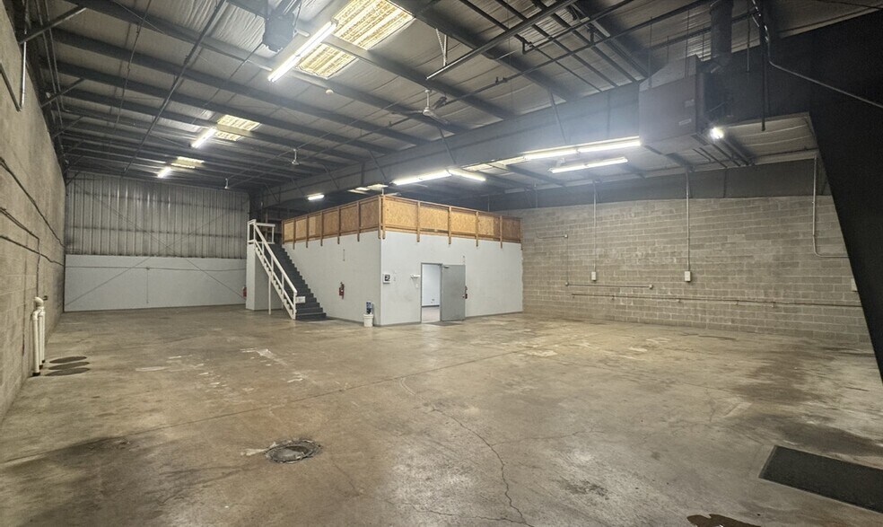 More Photos Of 630-634 Schneider Dr, South Elgin Warehouse For Sale