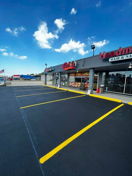 More Photos Of 36454-36474 Groesbeck Hwy, Clinton Township Storefront Retail Office For Lease