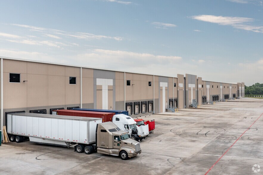 More Photos Of 8230 Plummer St, Houston Distribution For Lease