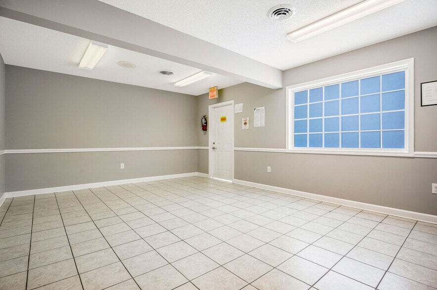 More Photos Of 217-219 Station St, Jacksonville Medical For Lease