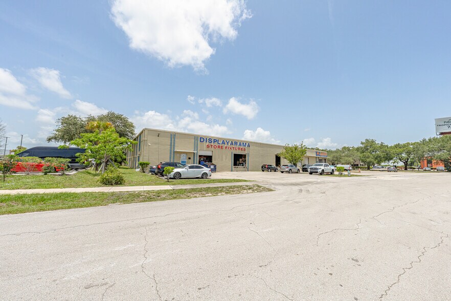 More Photos Of 4000 N 28th Ter, Hollywood Warehouse For Lease