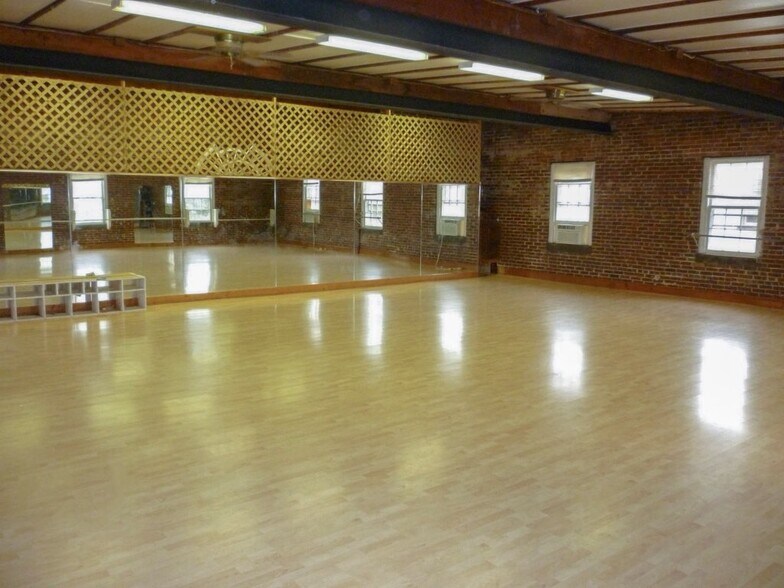 Primary Photo Of 128-130 W Culpeper St, Culpeper General Retail For Lease