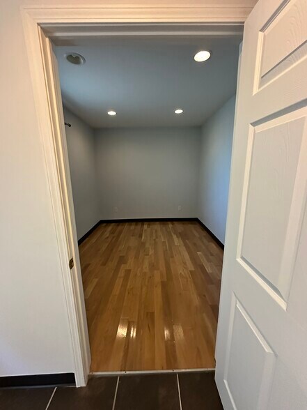 More Photos Of 129 Fairview Ave, Syracuse Flex For Sale