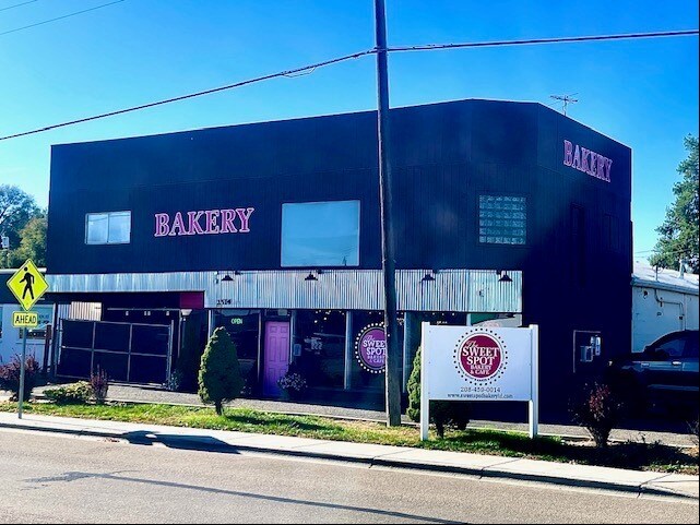 Primary Photo Of 2514 Cleveland Blvd, Caldwell Freestanding For Sale