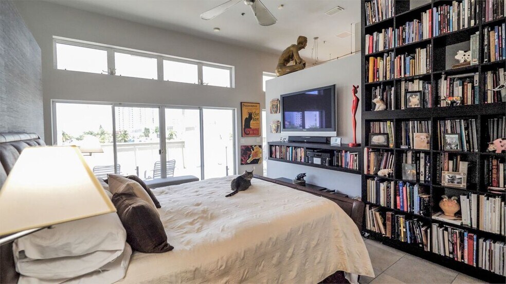 More Photos Of 1345 2nd St, Sarasota Office Residential For Sale