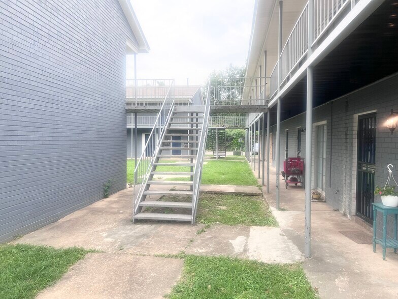 More Photos Of 1095 Merriwether Ave, Memphis Apartments For Sale