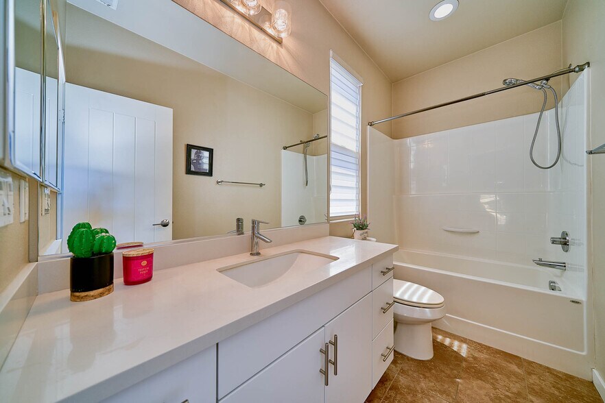 More Photos Of 801 S Anaheim Blvd, Anaheim General Retail For Sale