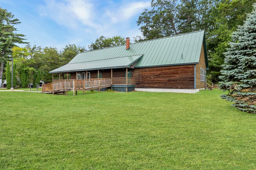 More Photos Of 204 Gray Rd, Cumberland General Retail For Sale