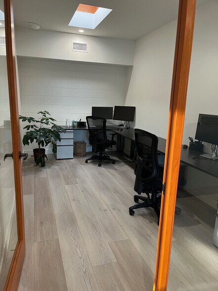 More Photos Of 142 N Cedros Ave, Solana Beach Storefront Retail Office For Lease