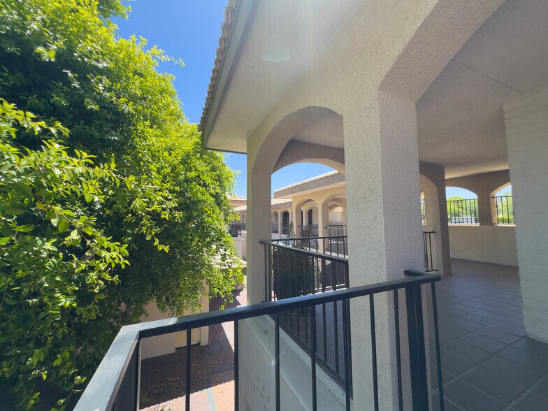 More Photos Of 73111 El Paseo Dr, Palm Desert Storefront Retail Office For Lease