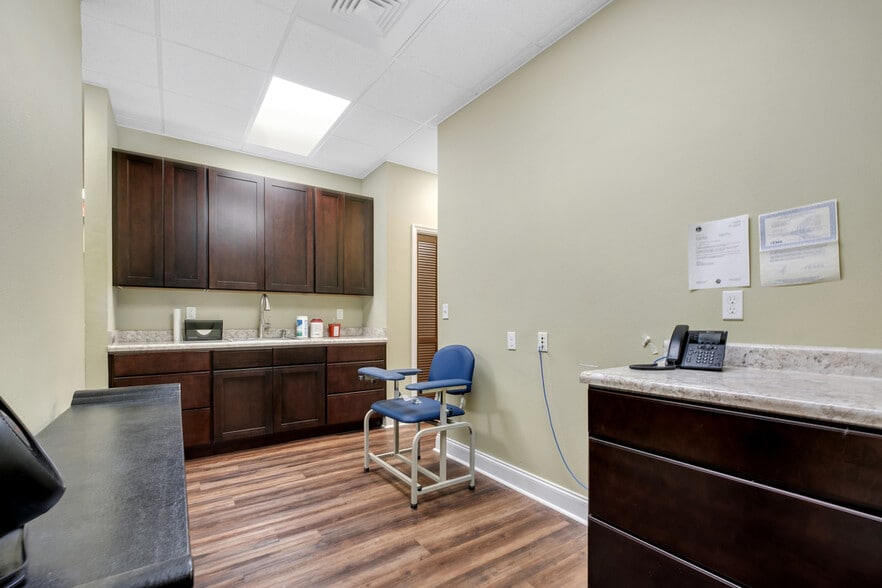 More Photos Of 3227-3229 Capital Medical Blvd, Tallahassee Office For Sale