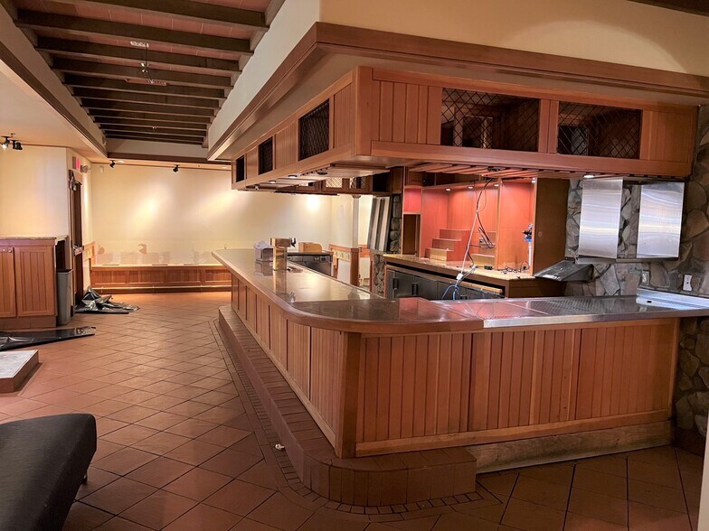 More Photos Of 425-525 Union St, Waterbury Unknown For Lease