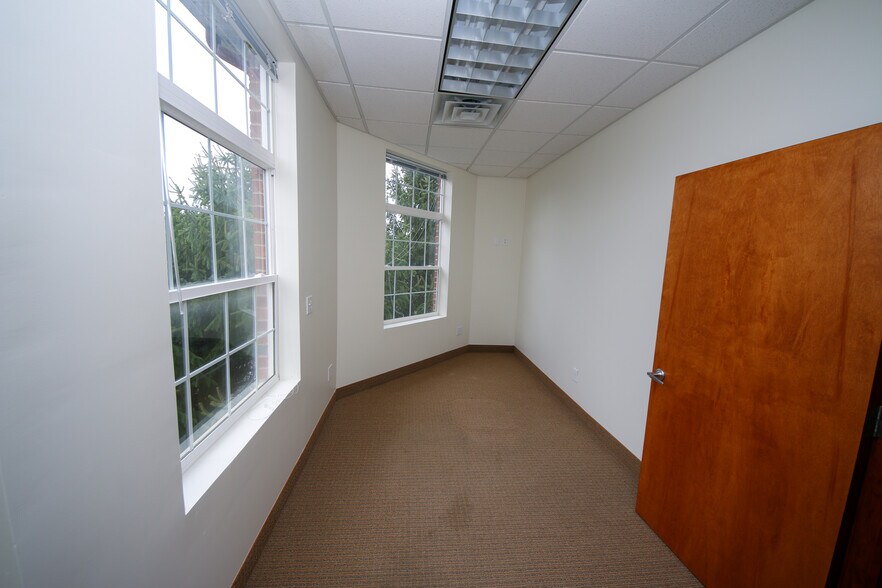 More Photos Of 9700 park plaza Ave, Louisville Medical For Lease