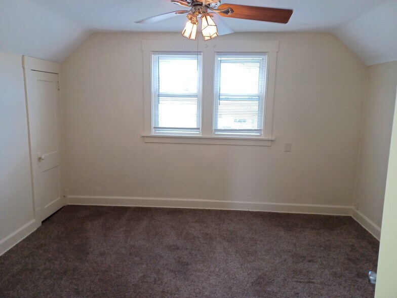 More Photos Of , Bedford Specialty For Sale