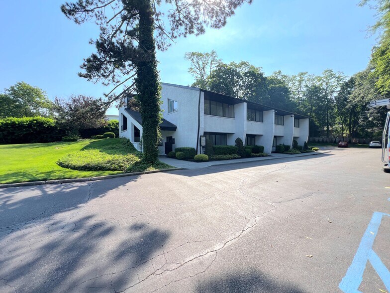 More Photos Of 76 E Main St, Huntington Medical For Lease