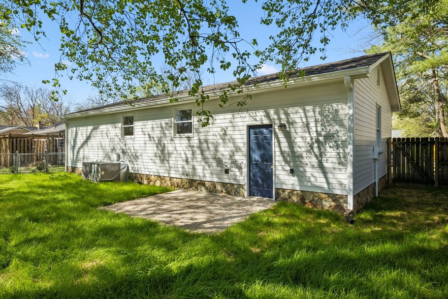 More Photos Of 1910 Redbud Ct, Franklin Multifamily For Sale