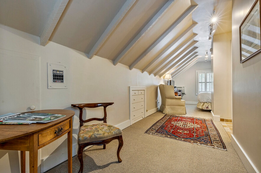 More Photos Of 240 E California St, Jacksonville Hotel For Sale