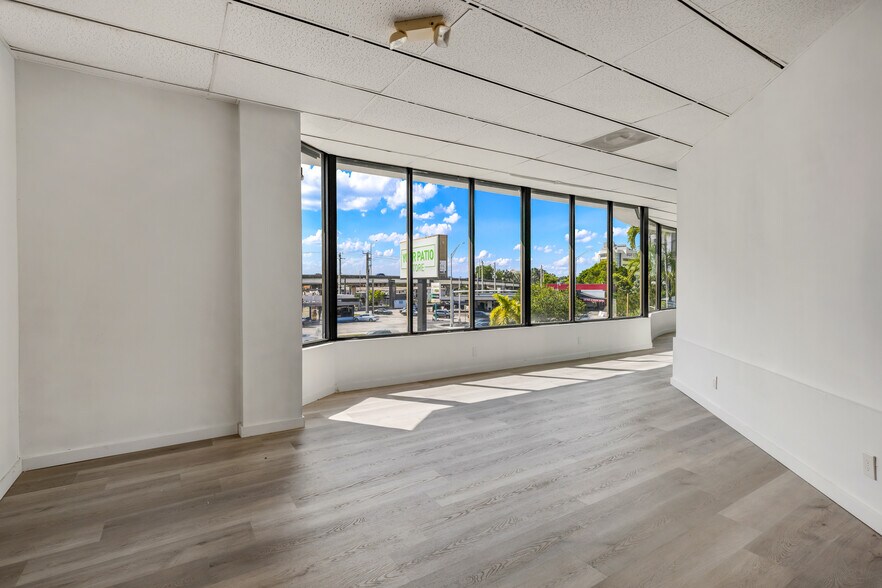 More Photos Of 9855 S Dixie Hwy, Pinecrest Freestanding For Lease