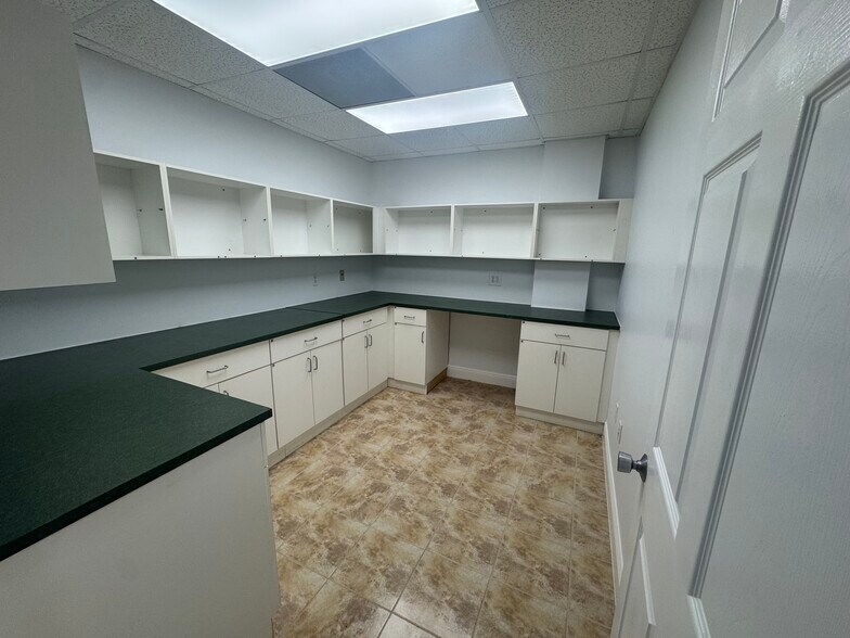 More Photos Of 7000 SW 97th Ave, Miami Office For Sale