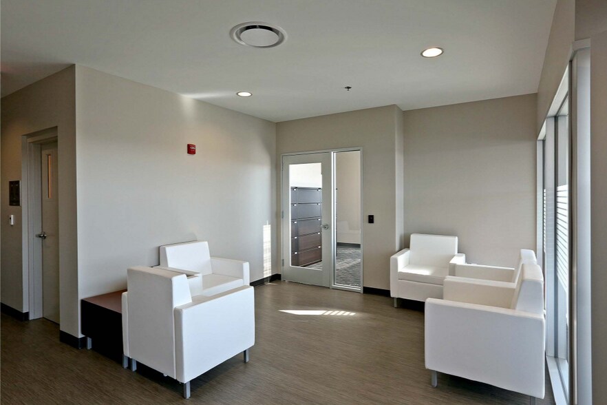 More Photos Of 10718 Richmond Hwy, Lorton Office For Lease