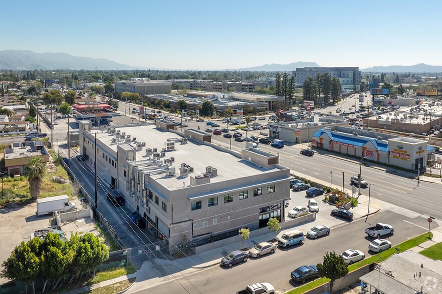 More Photos Of 13755-13811 Roscoe Blvd, Panorama City General Retail For Lease