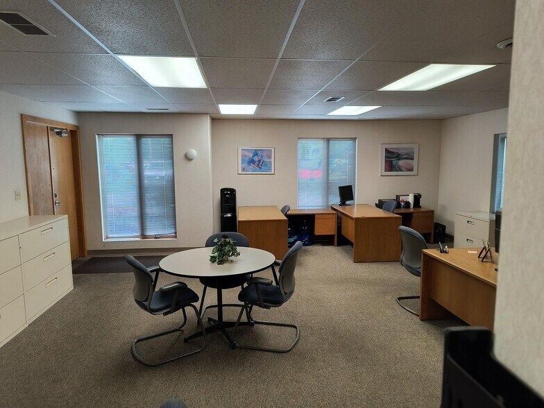 More Photos Of 9105A Indianapolis Blvd, Highland Medical For Lease