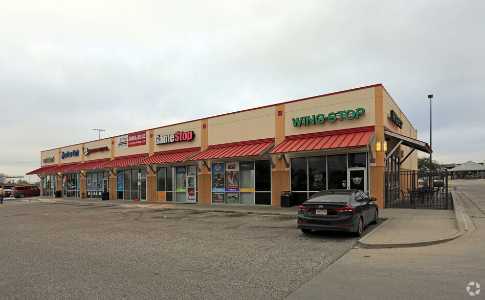 More Photos Of 1420 E General Cavazos Blvd, Kingsville Unknown For Lease