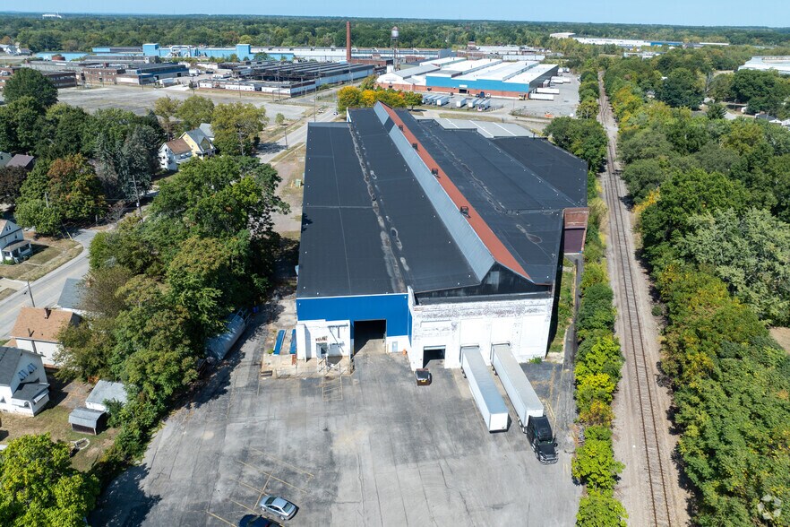 More Photos Of 1160 Paige Ave, Warren Industrial For Lease