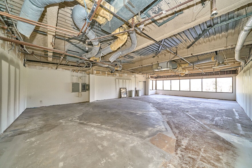 More Photos Of 8737 Beverly Blvd, West Hollywood Medical For Sale