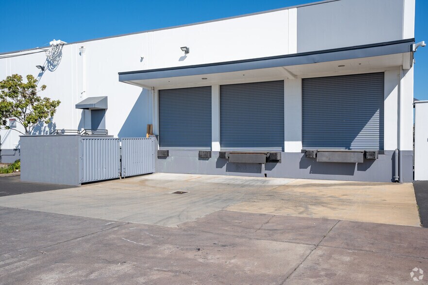 More Photos Of 1755 Rollins Rd, Burlingame Warehouse For Lease