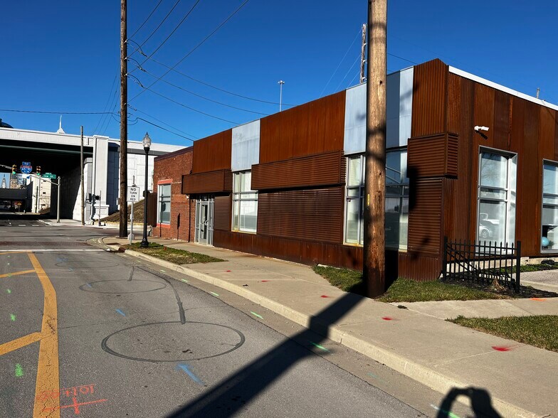More Photos Of 902 E Market St, Indianapolis Office For Lease