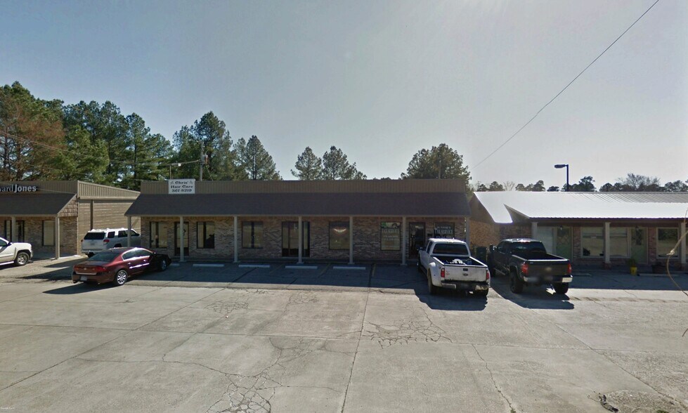 More Photos Of 617 W Bolling St, Monticello General Retail For Lease