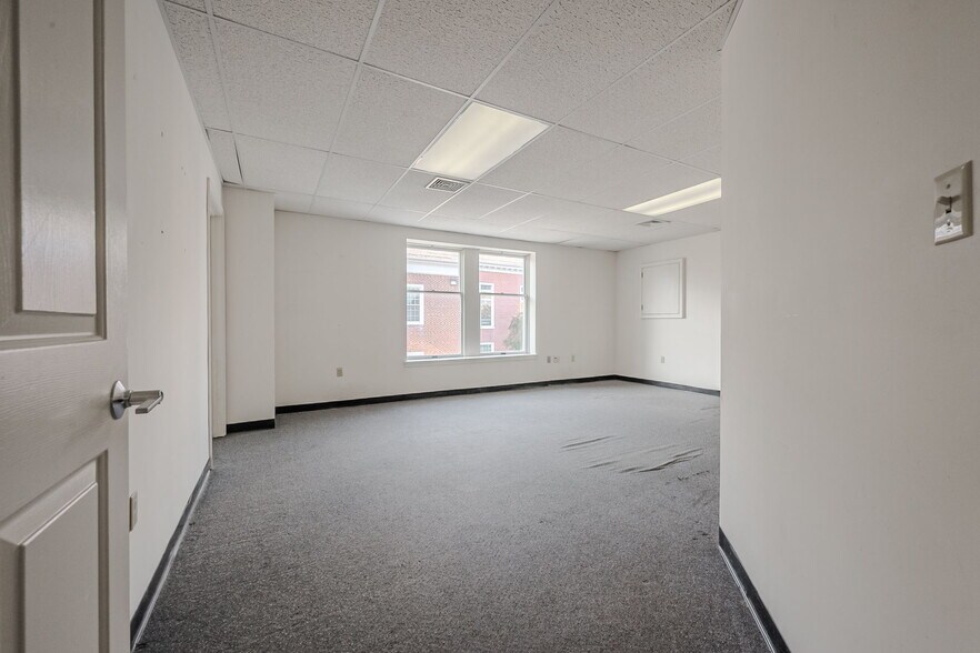 More Photos Of 77 E Main St, Newark Loft Creative Space For Sale