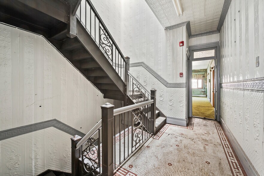 More Photos Of 507 32nd St, Union City Storefront Retail Office For Sale