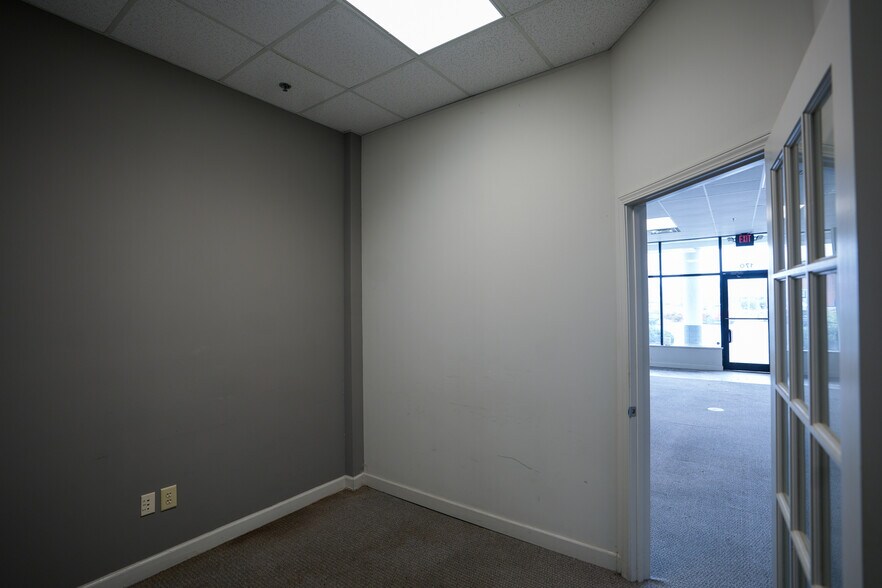 More Photos Of 3094 Richmond Rd, Lexington Unknown For Lease