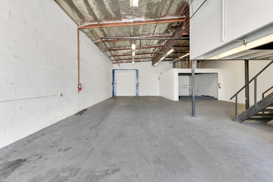 More Photos Of 8010 Wheatland Ave, Sun Valley Manufacturing For Sale