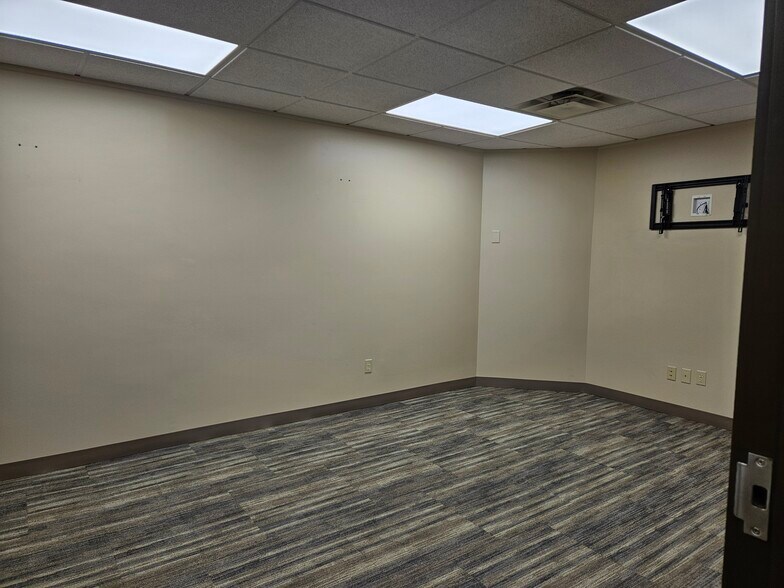 More Photos Of 5444 State St, Saginaw Office For Lease