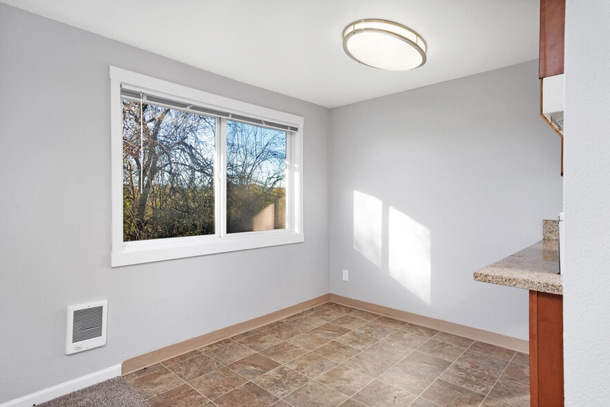 More Photos Of 13455 SE Oatfield Rd, Milwaukie Apartments For Sale