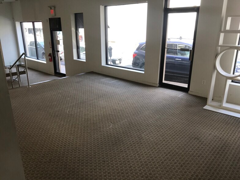 More Photos Of 15 N Dean St, Englewood Restaurant For Lease