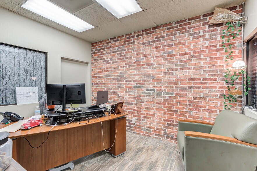 More Photos Of 1312 Texas Ave, Lubbock Office For Sale