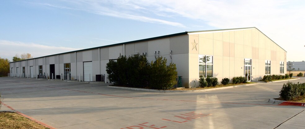 More Photos Of 310 E Trinity Blvd, Grand Prairie Warehouse For Lease