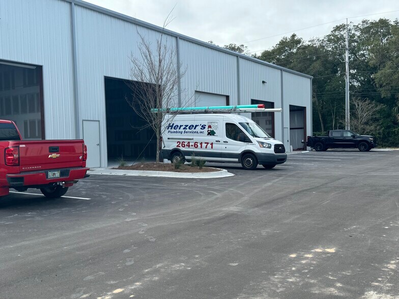 More Photos Of 155 Tresca Rd, Jacksonville Warehouse For Lease