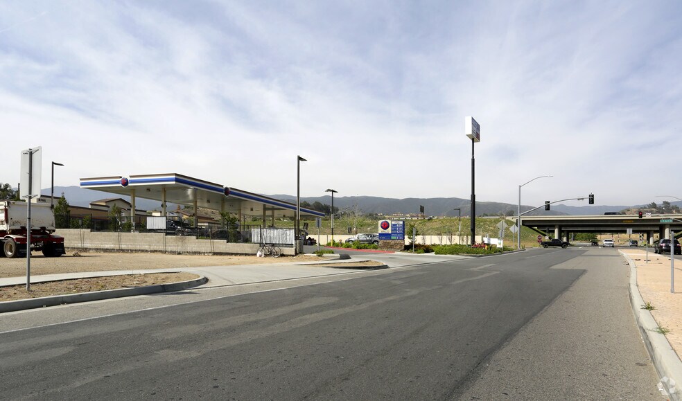 More Photos Of 8765 Dos Lagos Dr, Corona Service Station For Sale