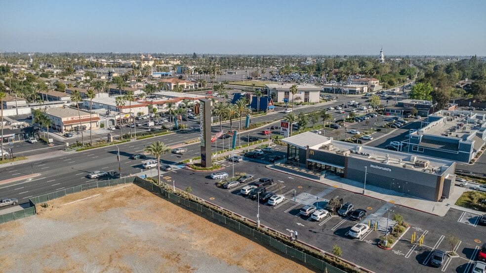 More Photos Of 7886 Beach Blvd, Buena Park Freestanding For Sale