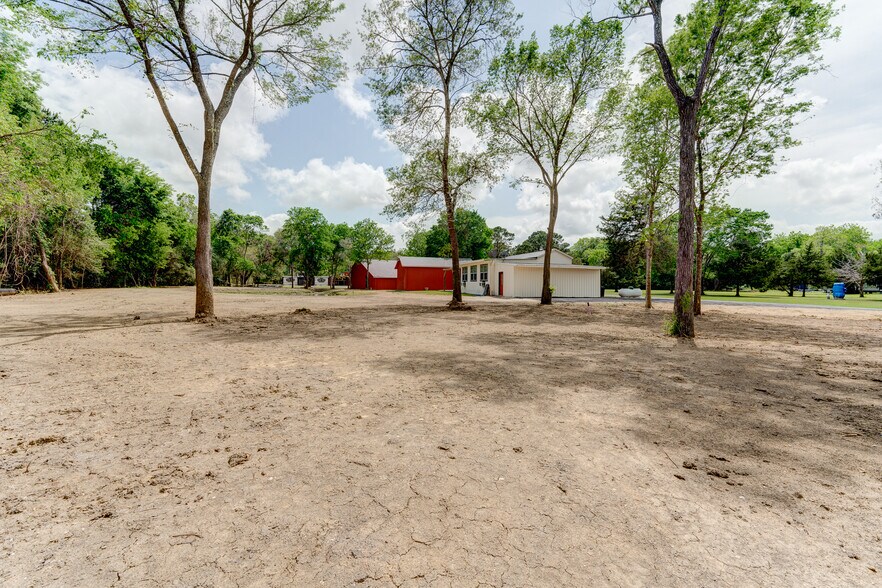 More Photos Of 4388 County Road 197, Alvin Specialty For Sale